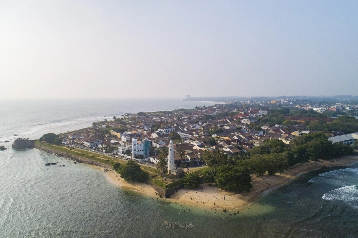 유네스코 세계문화유산인 ‘갈 옛 시가지와 요새’는 네덜란드 식민 지배의 역사가 남은 장소다.