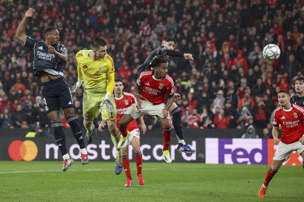 ‘골키퍼 헤더골’ 벤피카, 레알 마드리드 격침