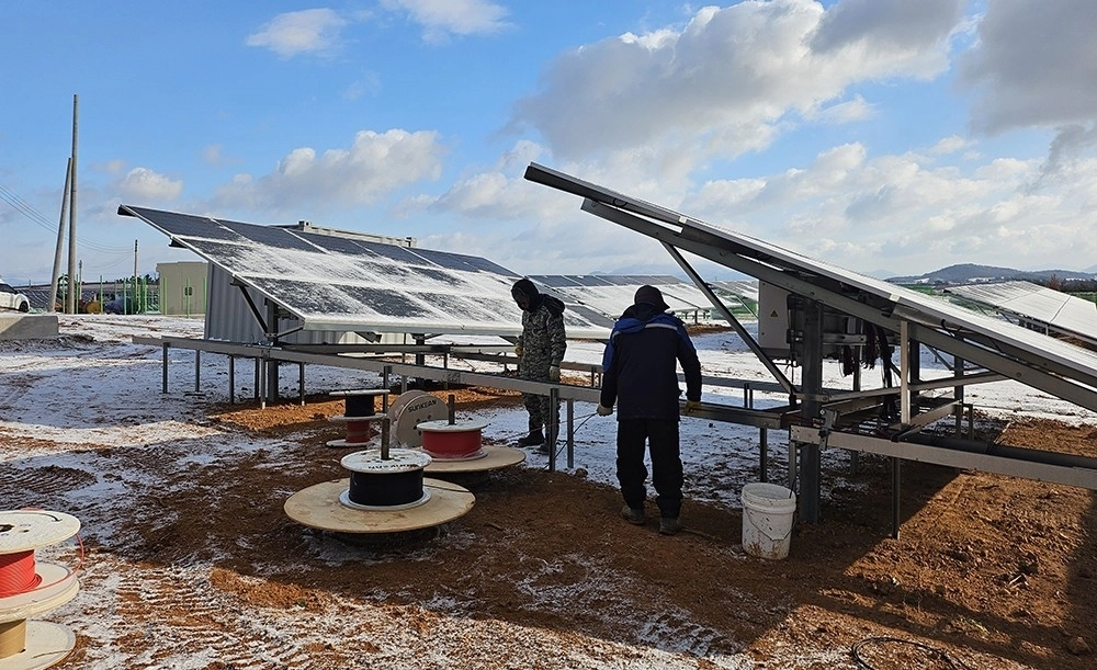 전남 해남군 보해매실농원 일부 부지에서 태양광 발전시설 공사가 진행되고 있다. 보해농원제공.