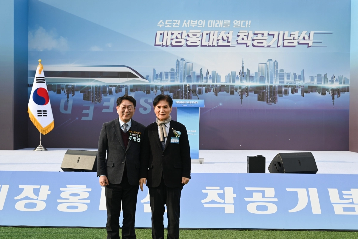 대장홍대선 착공기념식에 참석한 우형찬 서울시의원(왼쪽)과 이용선 국회의원(오른쪽)