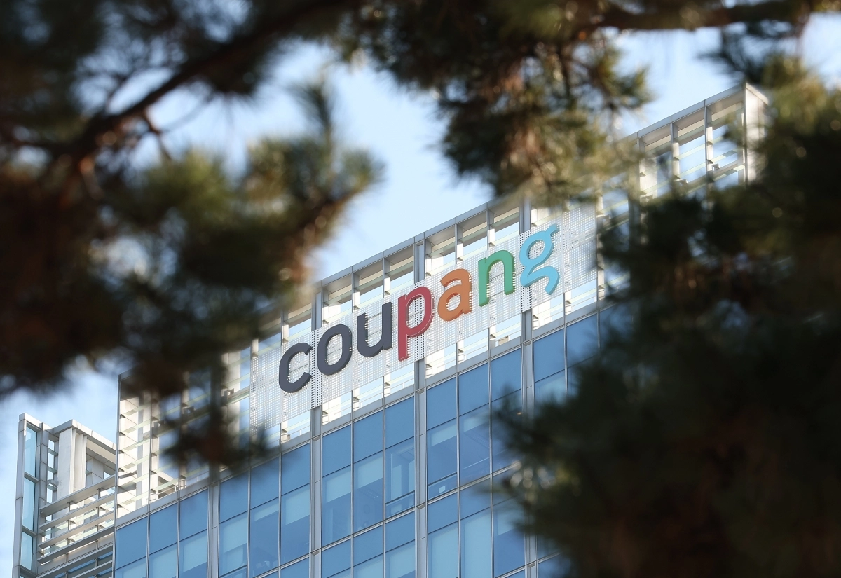 쿠팡 택배기사들이 서울신문 제보를 통해 쿠팡과의 직접 고용 관계가 아니라는 이유로 급여 정산 내역을 제대로 확인하지 못한 채 일방적인 차감을 감내하고 있다는 주장이 제기됐다. 사진은 쿠팡 본사의 모습.  연합뉴스