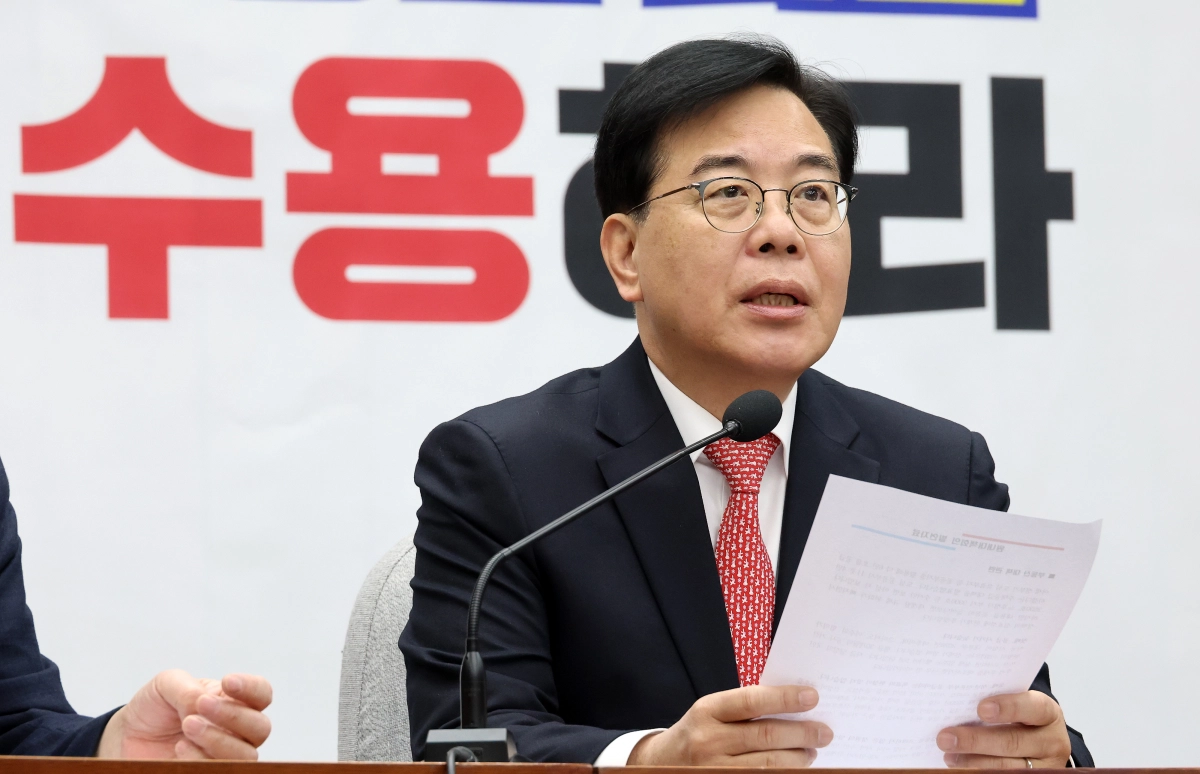 국민의힘 송언석 원내대표가 30일 국회에서 열린 원내대책회의에서 모두발언을 하고 있다. 연합뉴스