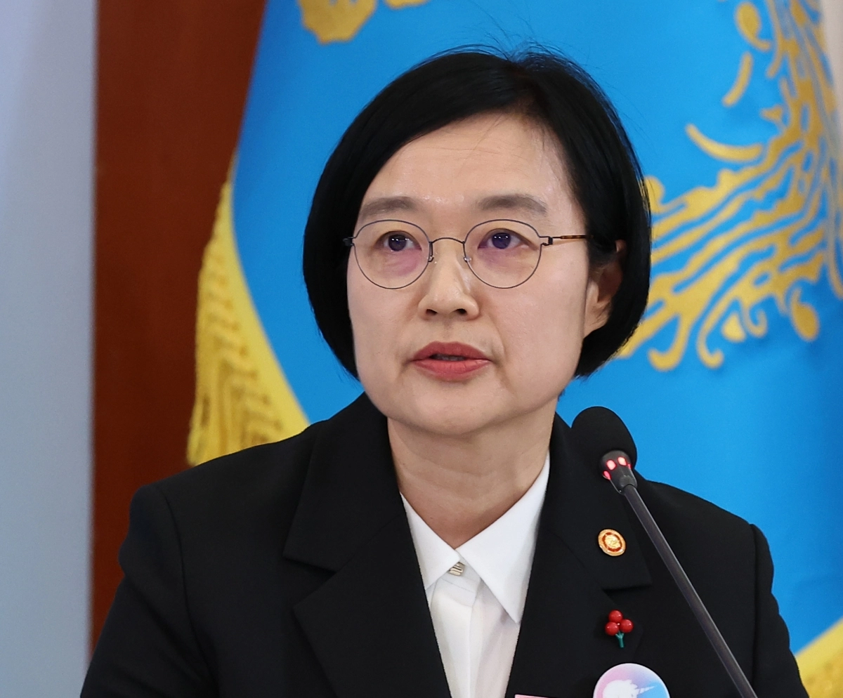 한성숙 중기부 장관이 30일 청와대에서 열린 국가창업시대 전략회의 ‘K-스타트업이 미래를 만든다’에서 ‘모두의 창업프로젝트’ 관련 보고를 하고 있다. 연합뉴스