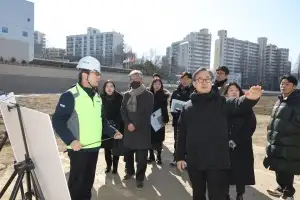 금천중앙도서관 건립 순항 중…유성훈 구청장, 현장 점검