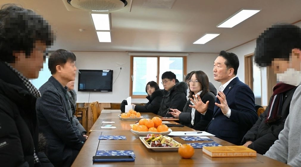 지난 28일 ‘서울 영등포역 인근 도심 공공주택 복합사업’ 대상지에 방문해 회의중인 김태수 위원장