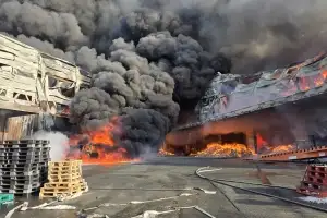 음성 생활용품 공장 화재 현장서 시신 1구 발견..현재 진화율 90%