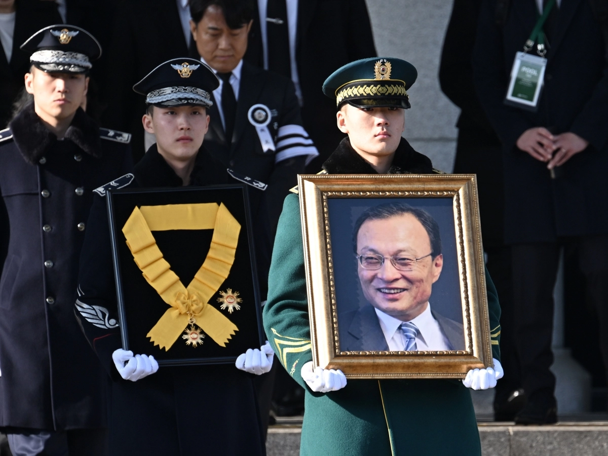 영결식장 나서는 이해찬 전 총리 운구행렬