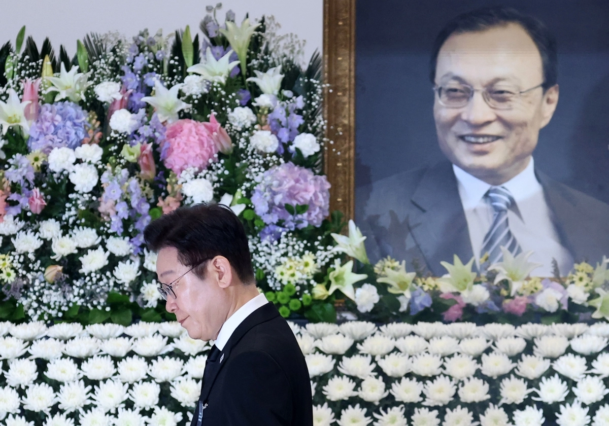 고 이해찬 전 국무총리 영결식 헌화 후 이동하는 이재명 대통령