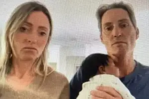 thumbnail - “백인 부부 사이서 ‘흑인 아기’ 태어나” 발칵…충격 사건의 전말은