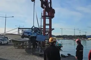 부산 바다로 승용차 추락… 40대 운전자 의식·호흡 없이 병원 이송