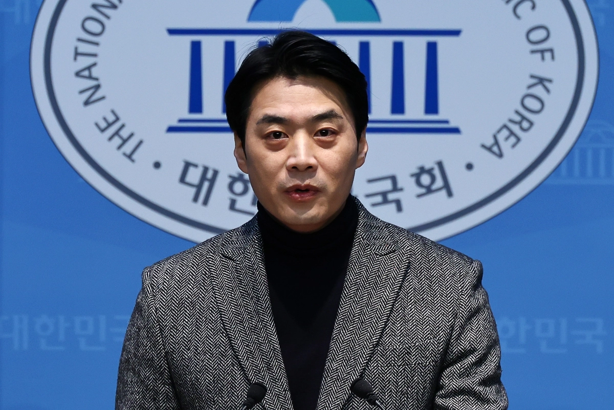 정청래 대표에게 조국혁신당 합당 중단 요청하는 한준호 의원