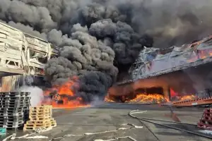 음성 생활용품 공장 화재 21시간 만에 완진…실종 1명 수색 중