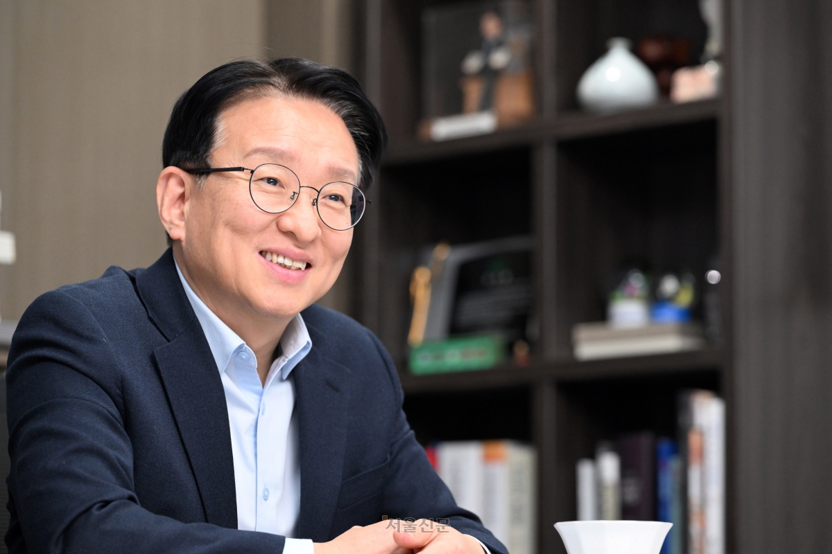 권칠승 더불어민주당 의원이 1일 서울신문과 국회 의원회관에서 인터뷰를 진행하고 있다. 2026.2.1. 도준석 전문기자