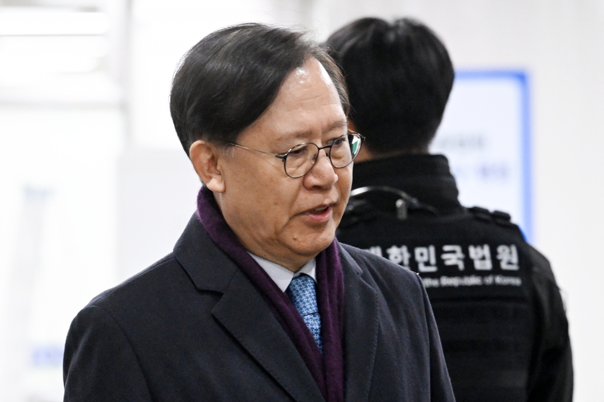 박병대 전 대법관이 지난달 30일 서울고법에서 열린 사법농단 의혹 관련 항소심 선고 공판에 출석하고 있다. 공동취재단