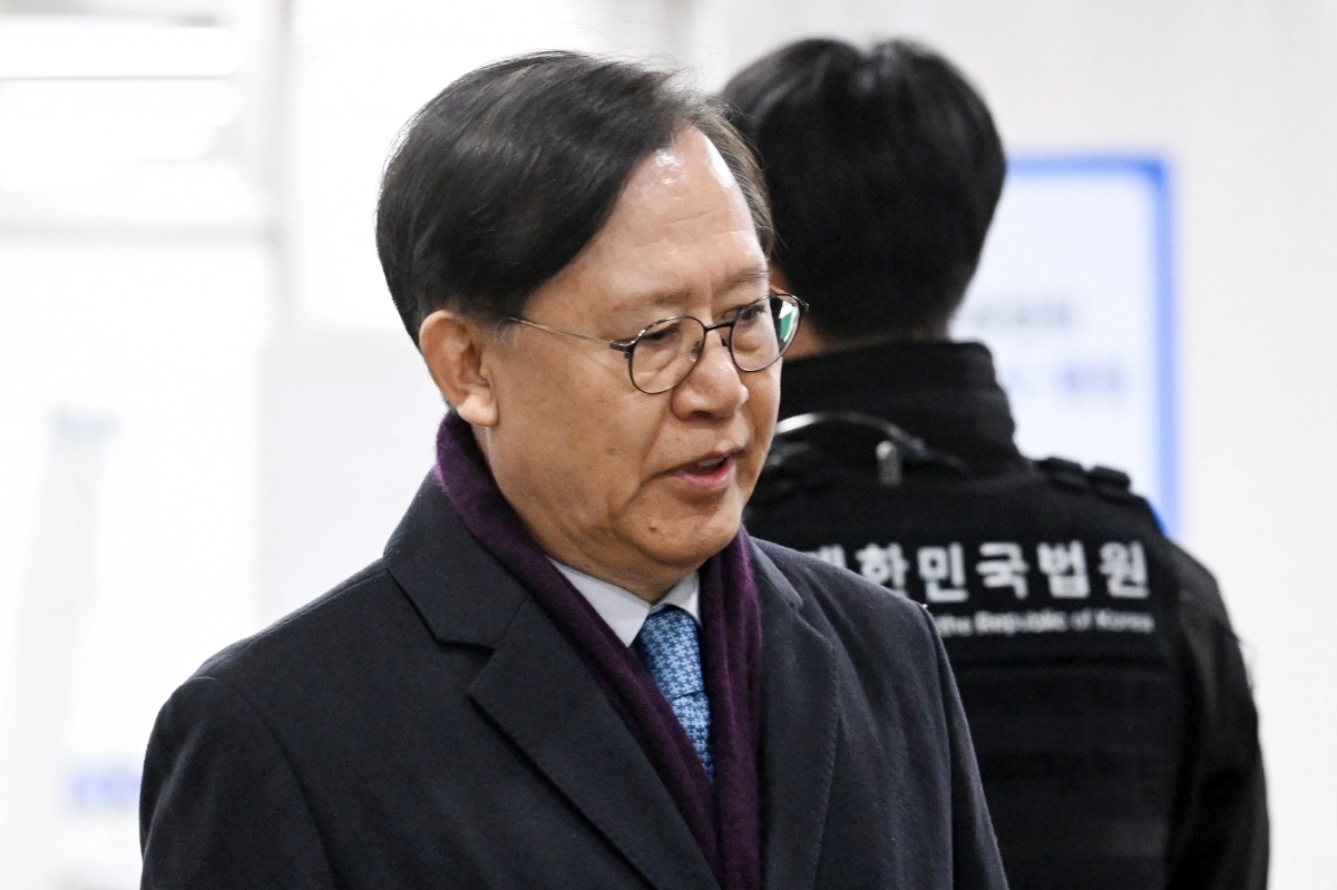 박병대 전 대법관이 지난달 30일 서울고법에서 열린 사법농단 의혹 관련 항소심 선고 공판에 출석하고 있다. 공동취재단