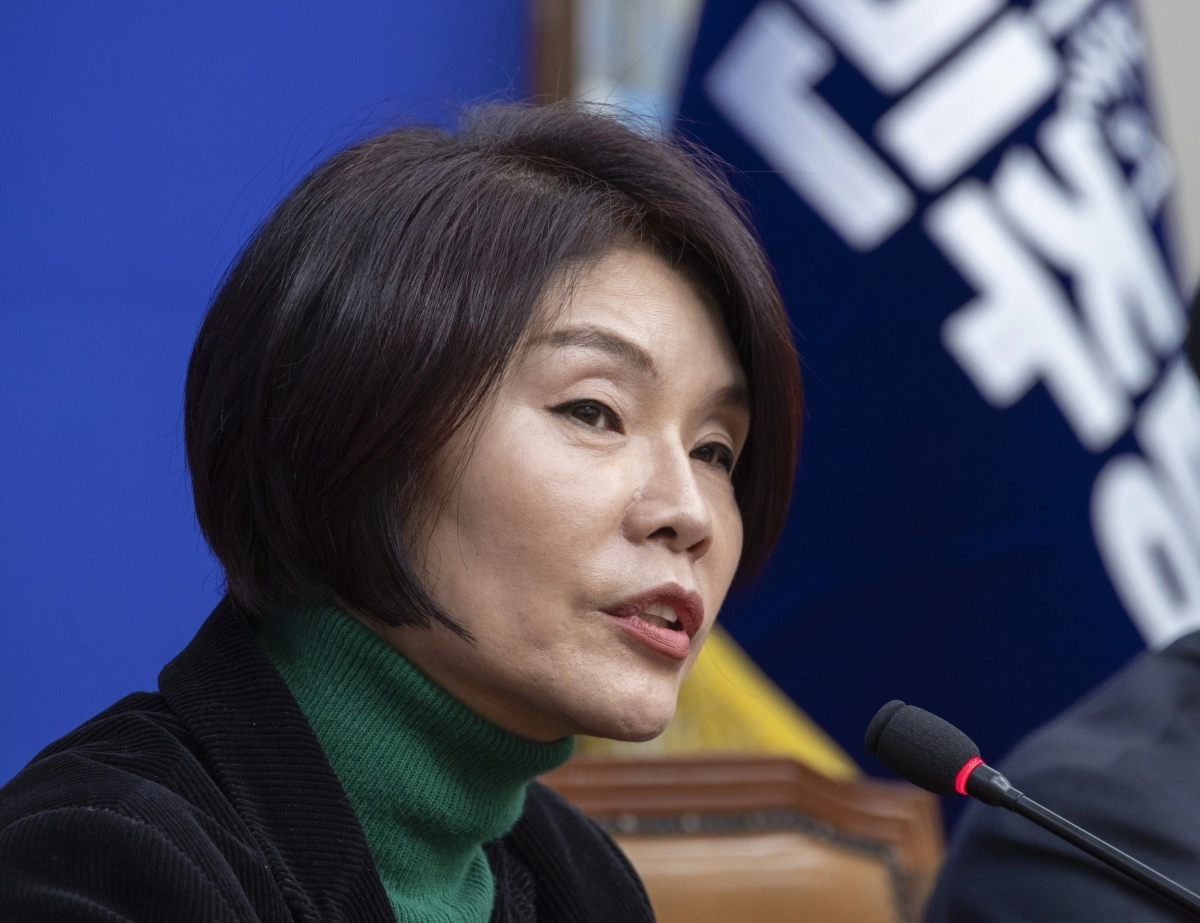 더불어민주당 한정애 정책위의장이 1일 국회에서 열린 기자간담회에서 정책 추진 방향에 대해 말하고 있다. 2026.2.1 연합뉴스