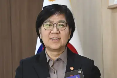 정은경 “의료계 압력으로 정책 수정될 일 없어”