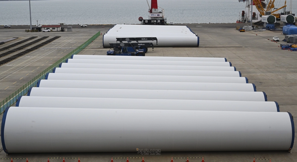 풍력발전기 상부 구조물 가운데 하나인 타워. 목포 이지훈 기자