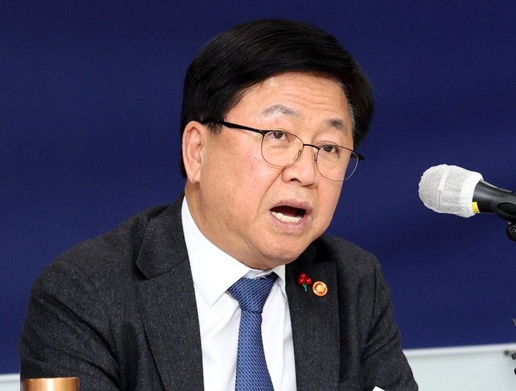 최교진 교육부 장관이 지난 달 22일 세종시 정부세종청사에서 취임 100일을 맞아 열린 출입기자단 간담회에서 발언하고 있다. 세종 뉴스1