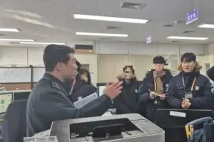 점심 15분뿐, 화장실은 사치…교도관 홀로 86명 감시했다