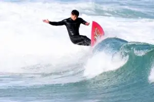 [포토] ‘겨울 바다 즐기는’ 서퍼들