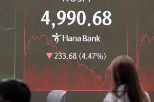 아침에 하이닉스 ‘줍줍’ 개미들 날벼락…장중 ‘5천피’ 내준 코스피 ‘추풍낙엽’