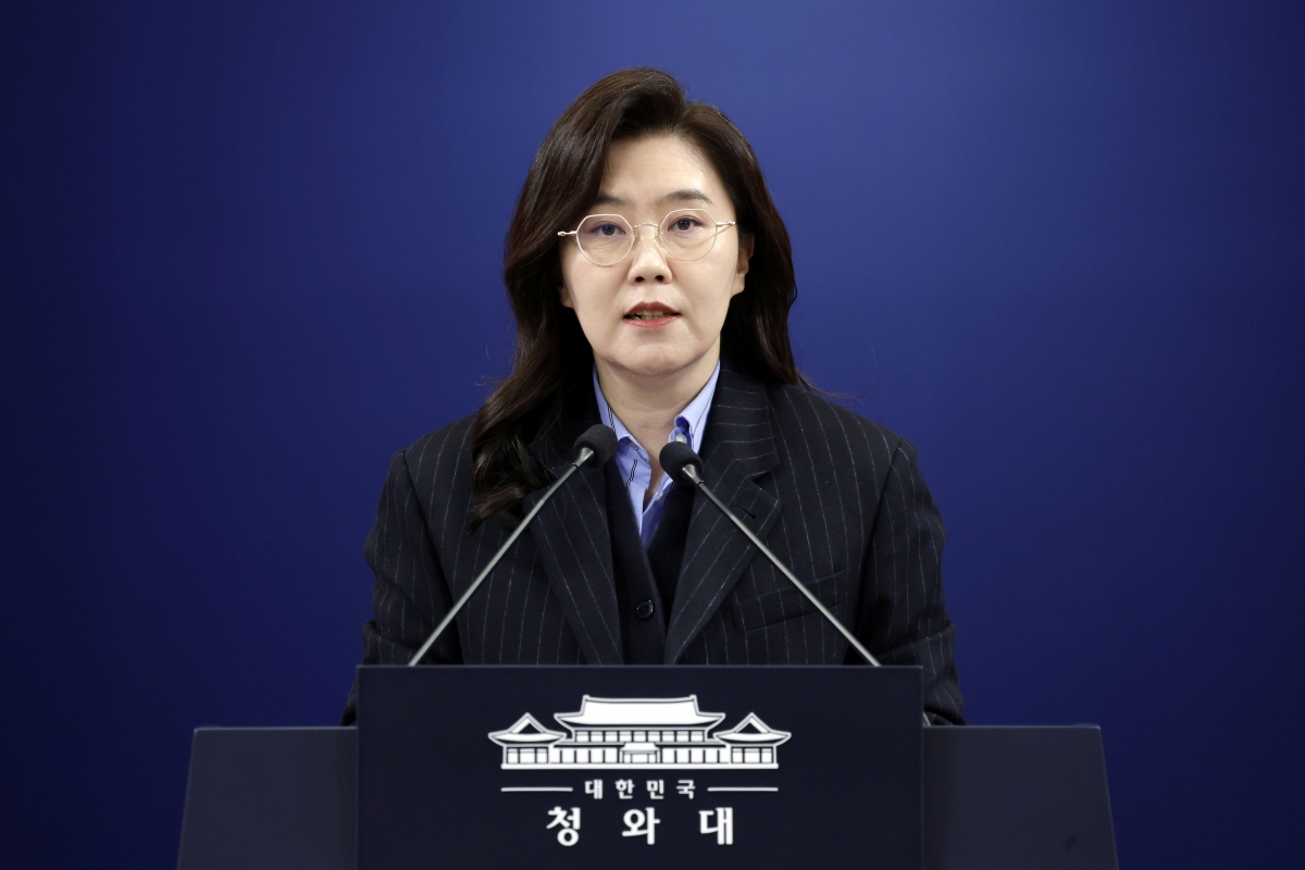 강유정 청와대 대변인이 2일 청와대에서 인사 관련 브리핑을 하고 있다. 2026.2.2 뉴시스