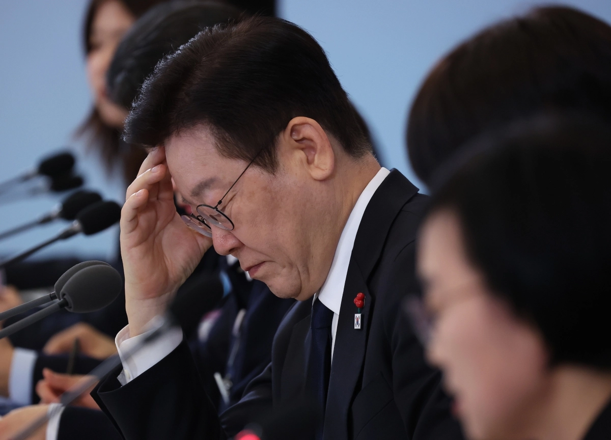 생각에 잠긴 이재명 대통령