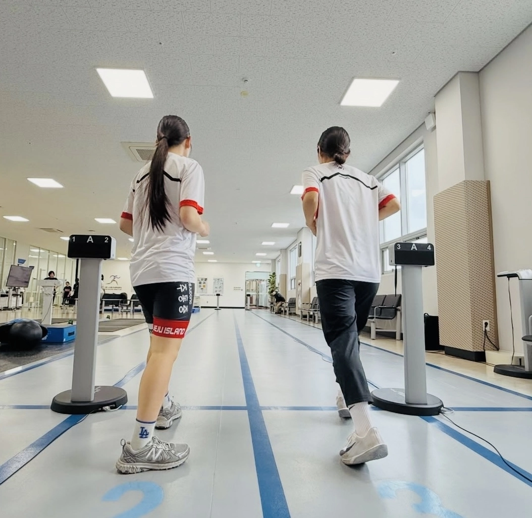 제주스포츠과학센터에서 선수들이 체력측정하는 모습. 제주도 제공