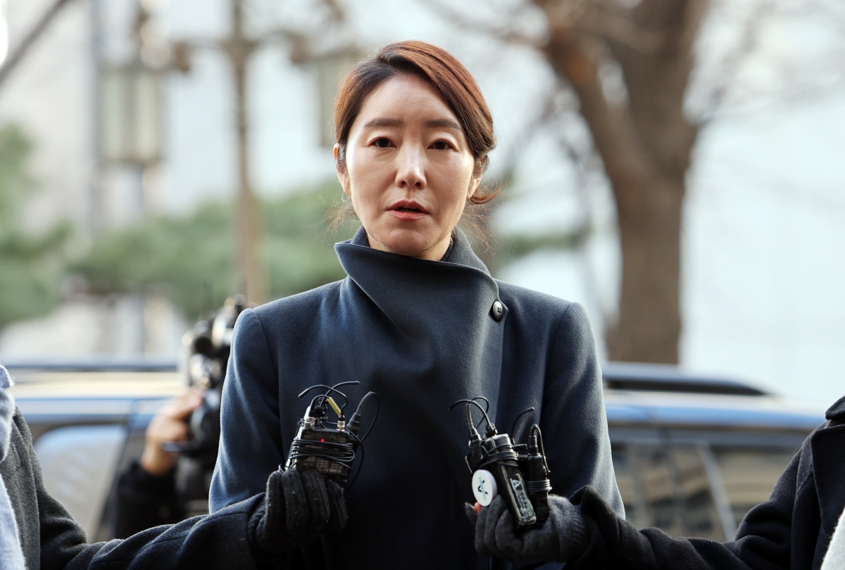 공천헌금 1억원을 수수한 혐의를 받는 강선우 무소속 의원이 2차 경찰 조사를 받기 위해 3일 오전 서울 마포구 서울경찰청 광역수사단 공공범죄수사대로 출석하며 입장을 밝히고 있다. 뉴스1