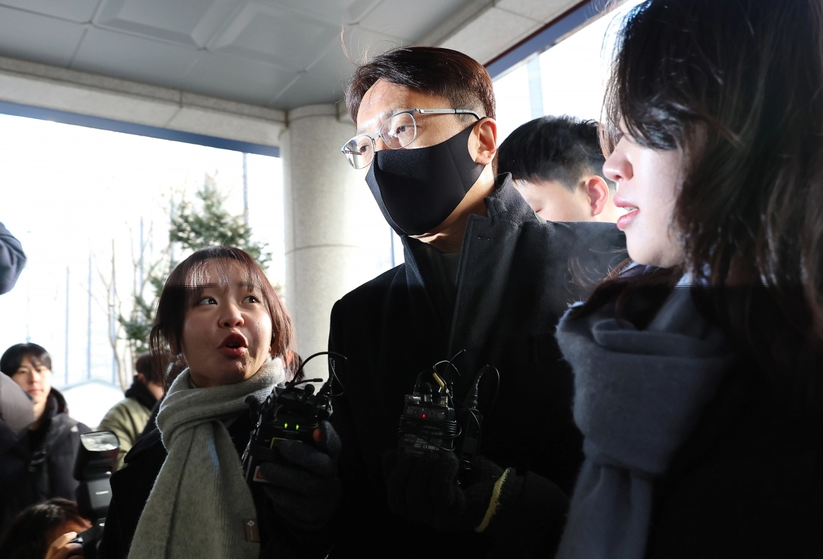 지난해 말 국회 ‘쿠팡 사태 연석 청문회’에서 위증한 혐의로 고발된 박대준 전 쿠팡 한국대표가 3일 서울 마포구 서울경찰청 반부패수사대에 피고발인 조사를 위해 출석하고 있다. 연합뉴스