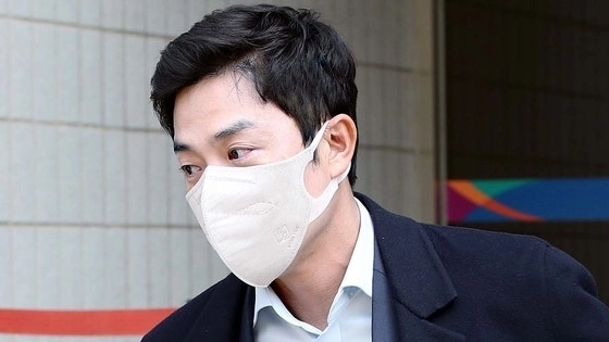 프로골퍼 안성현이 7일 서울남부지법에서 열린 구속 전 피의자 심문(영장실질심사)을 마친 뒤 이동하고 있다. 2023.4.7 뉴스1