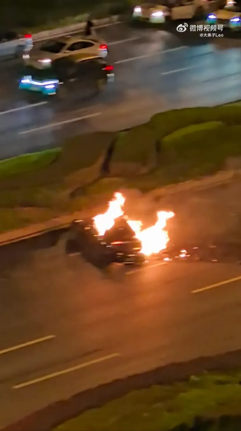 중국 청두에서 발생한 전기차 화재사고 모습. 웨이보 캡처