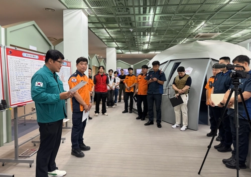 용산구가 지난해 8월 재난현장 지휘역량 강화센터(ICTC)에서 ‘2025년 재난현장 통합지원본부 ICTC 합동훈련’을 진행하고 있다.   용산구 제공