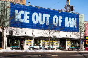 ‘ICE OUT’ 외치니 ‘WINTER’로?…미국 선수단 지원 장소 명칭 변경