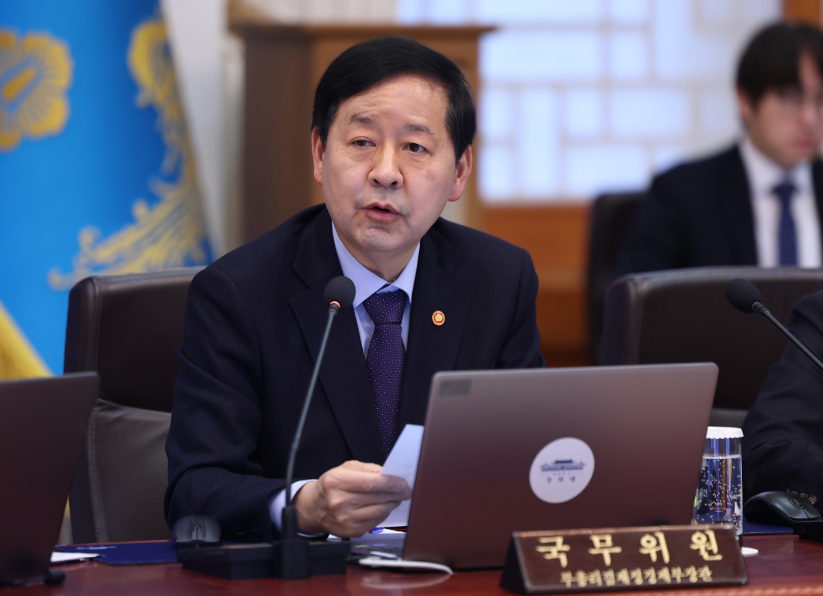 구윤철 부총리 겸 재정경제부 장관이 3일 청와대에서 열린 국무회의에서 발언하고 있다.  연합뉴스