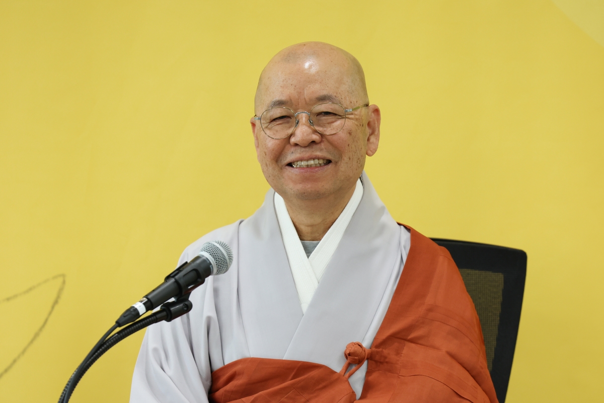 조계종 사회복지재단 대표이사인 도륜 스님이 3일 서울 종로구 한국불교역사문화기념관에서 열린 조계종 사회복지재단 기자간담회에서 올해 업무 계획을 밝히고 있다. 연합뉴스.