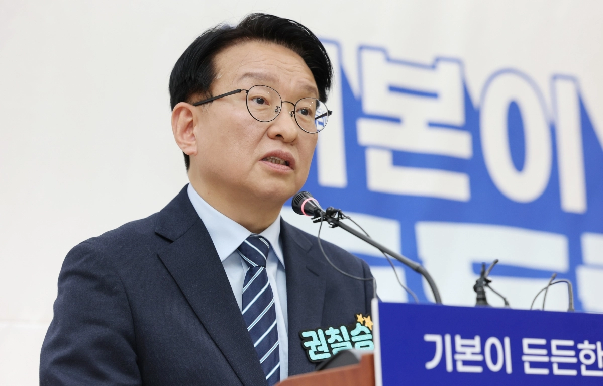 권칠승 더불어민주당 의원이 3일 경기도의회 브리핑룸에서 경기지사 출마 기자회견을 하고 있다. 뉴스1