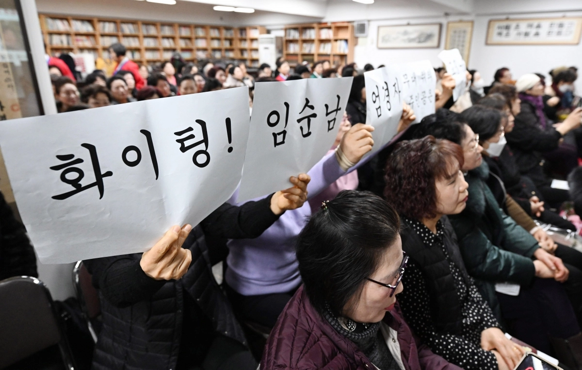 만학도들이 3일 서울 마포구 일성여자중고등학교에서 열린 제9회 내 생각 말하기 대회에 참가한 동료를 응원하고 있다. 2026.2.3 도준석 전문기자