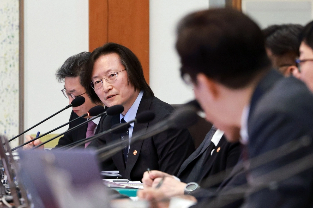 주병기 공정거래위원장 국무회의 답변     (서울=연합뉴스) 김도훈 기자 = 주병기 공정거래위원장이 3일 청와대에서 열린 국무회의에서 이재명 대통령의 질문에 답변하고 있다. 2026.2.3     superdoo82@yna.co.kr