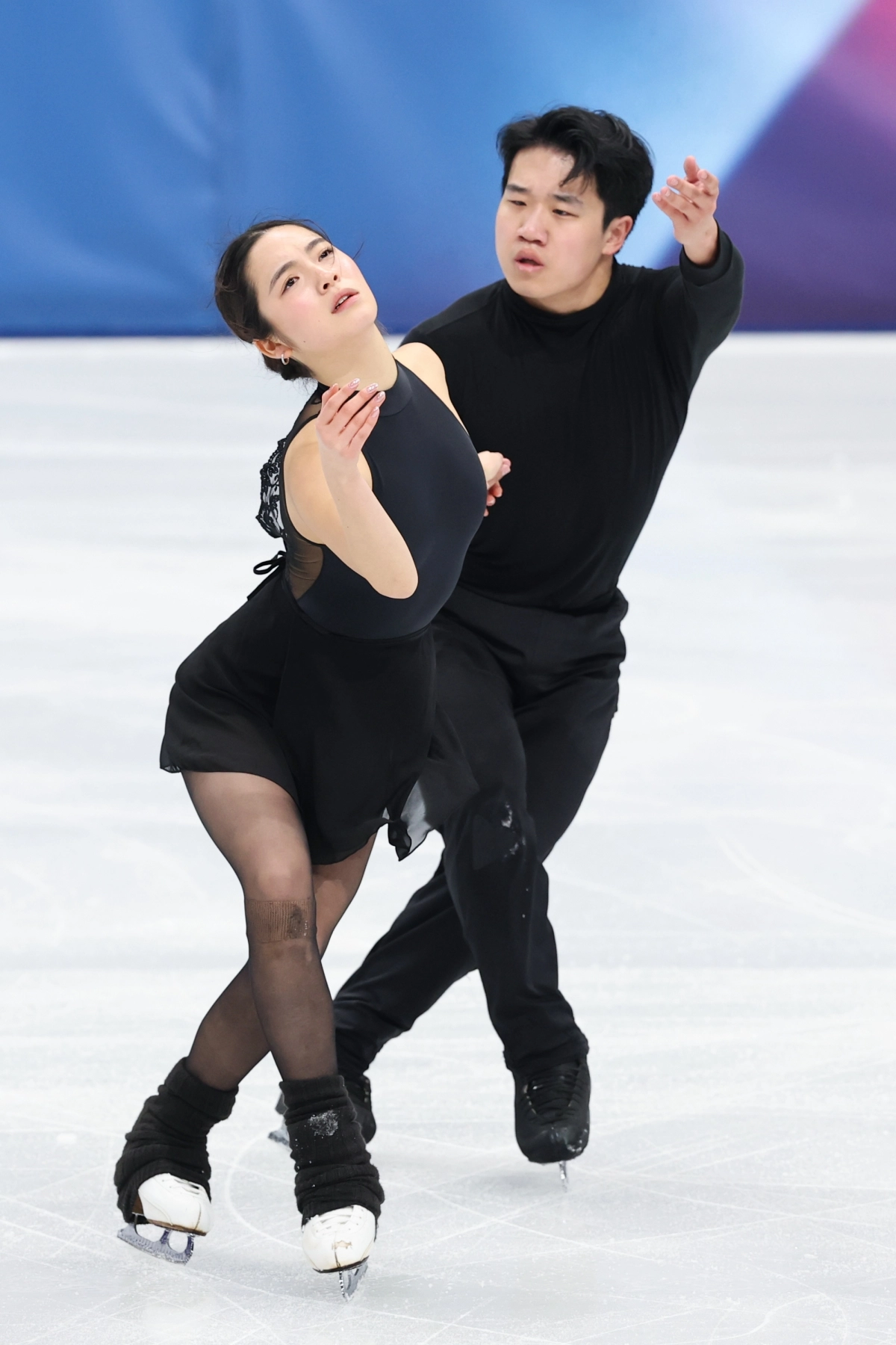 2026 밀라노·코르티나담페초 동계올림픽 피겨스케이팅 아이스댄스에 출전하는 권예-임해나 조가 3일(한국시간) 밀라노 아이스스케이팅 아레나에서 막바지 호흡을 맞추며 훈련에 열중하는 모습. 밀라노 연합뉴스