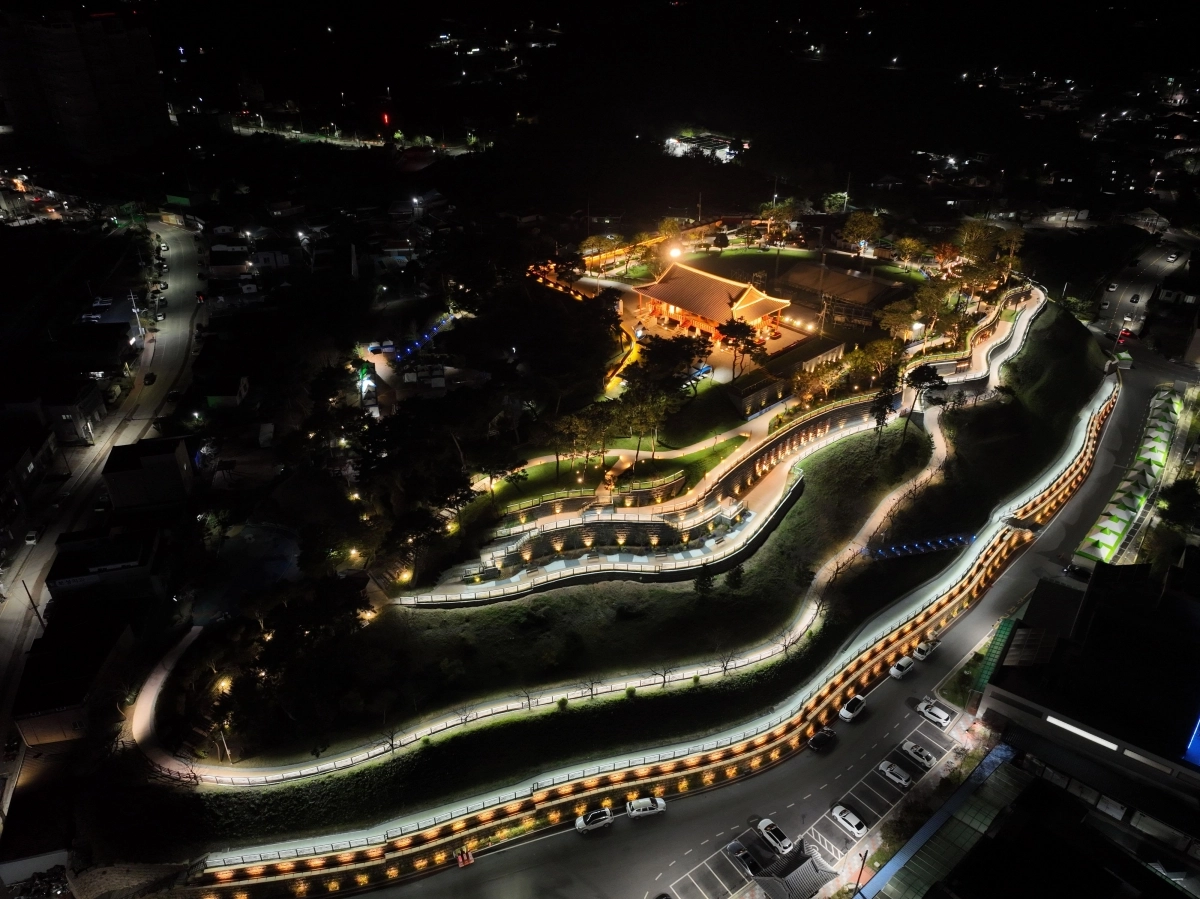 지난해 10월 열린 ‘제1회 보성 열선루 이순신 역사문화축제’의 주 무대였던 열선루 야경. 보성군 제공