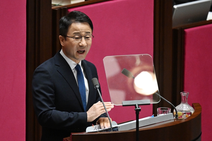 한병도 더불어민주당 원내대표가 3일 국회에서 열린 제432회국회(임시회) 제2차 본회의에서 국정에 관한 교섭단체 대표연설을 하고 있다.  홍윤기 기자