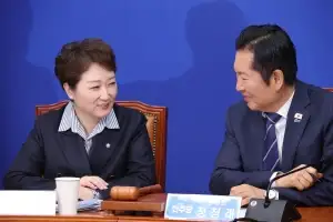 정청래 “경청하겠다”…이언주 “민주당 숙주·차기 알박기” 직격