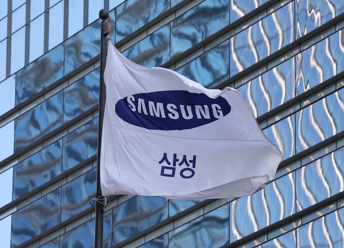 thumbnail - ‘워시 쇼크’에도 끄떡없는 삼성전자<br>슈퍼사이클에 시총 1000조 뚫었다