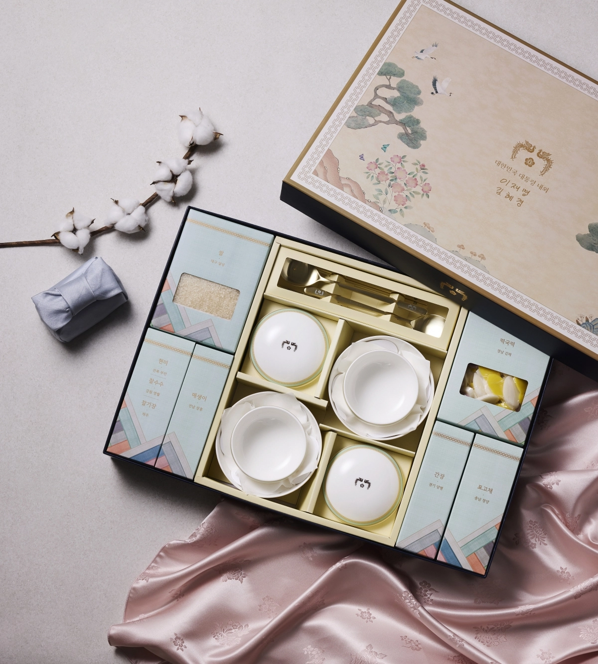 李 설 선물은 ‘집밥 세트’… 그릇·특산품 담아 각계각층 전달