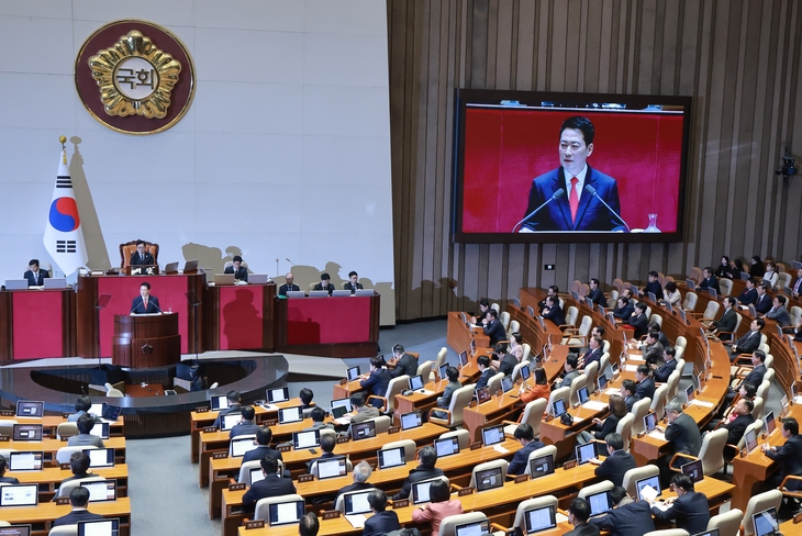 국민의힘 장동혁 대표가 4일 국회에서 열린 제432회 국회(임시회) 제3차 본회의에서 교섭단체 대표연설을 하고 있다. 연합뉴스