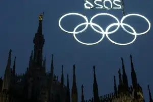 [포토] 밀라노 두오모 성당 앞 오륜 픽토그램