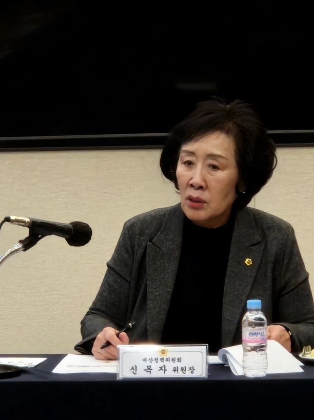 발언중인 신복자 예산정책위원장