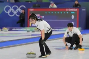 대한민국 2026 동계올림픽 첫 승리 실패…컬링 믹스더블 ‘선영석’팀, 스웨덴에 완패